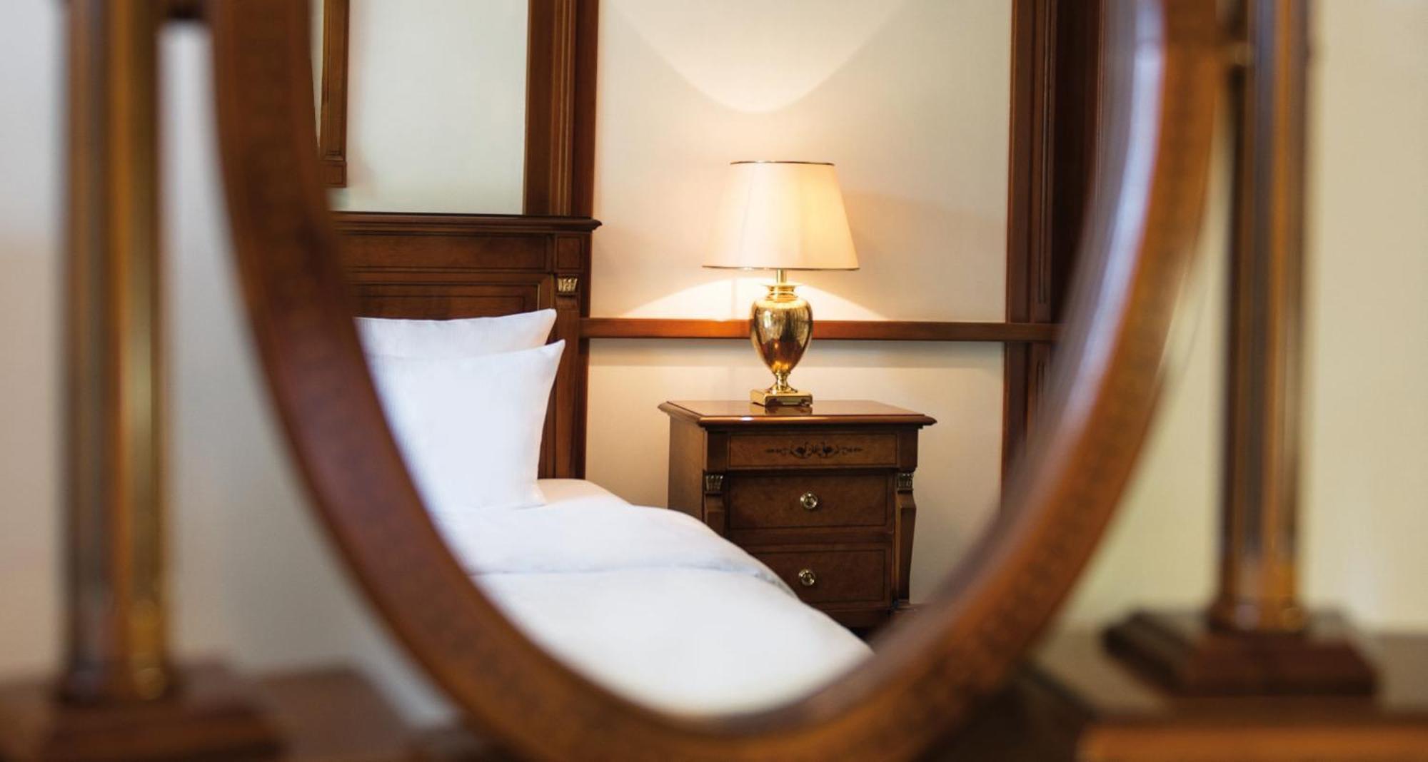 Victor'S Residenz-Hotel Saarbrücken Rum bild